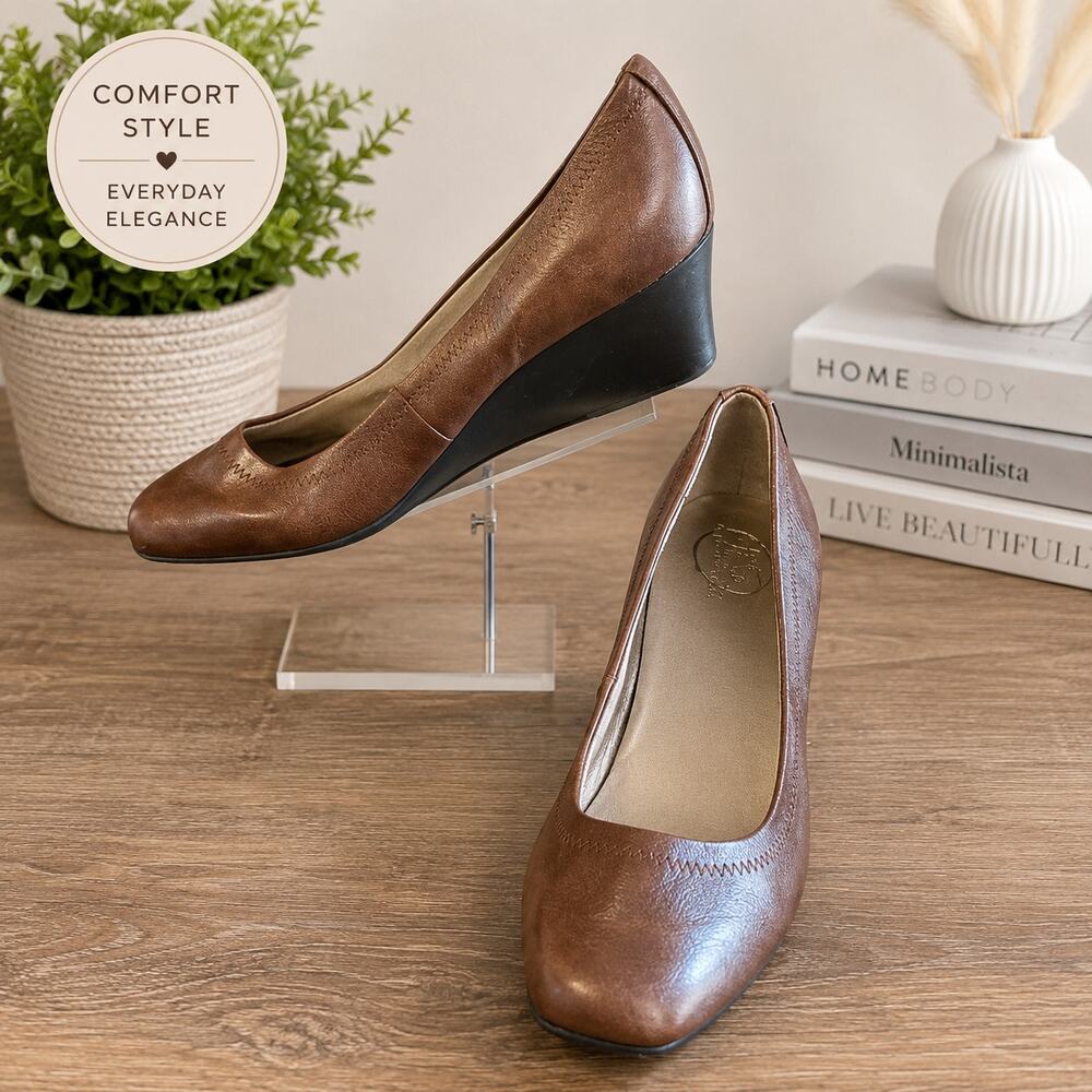 🤎 Women’s Brown Wedge Comfort Heels Size 10W NWOT